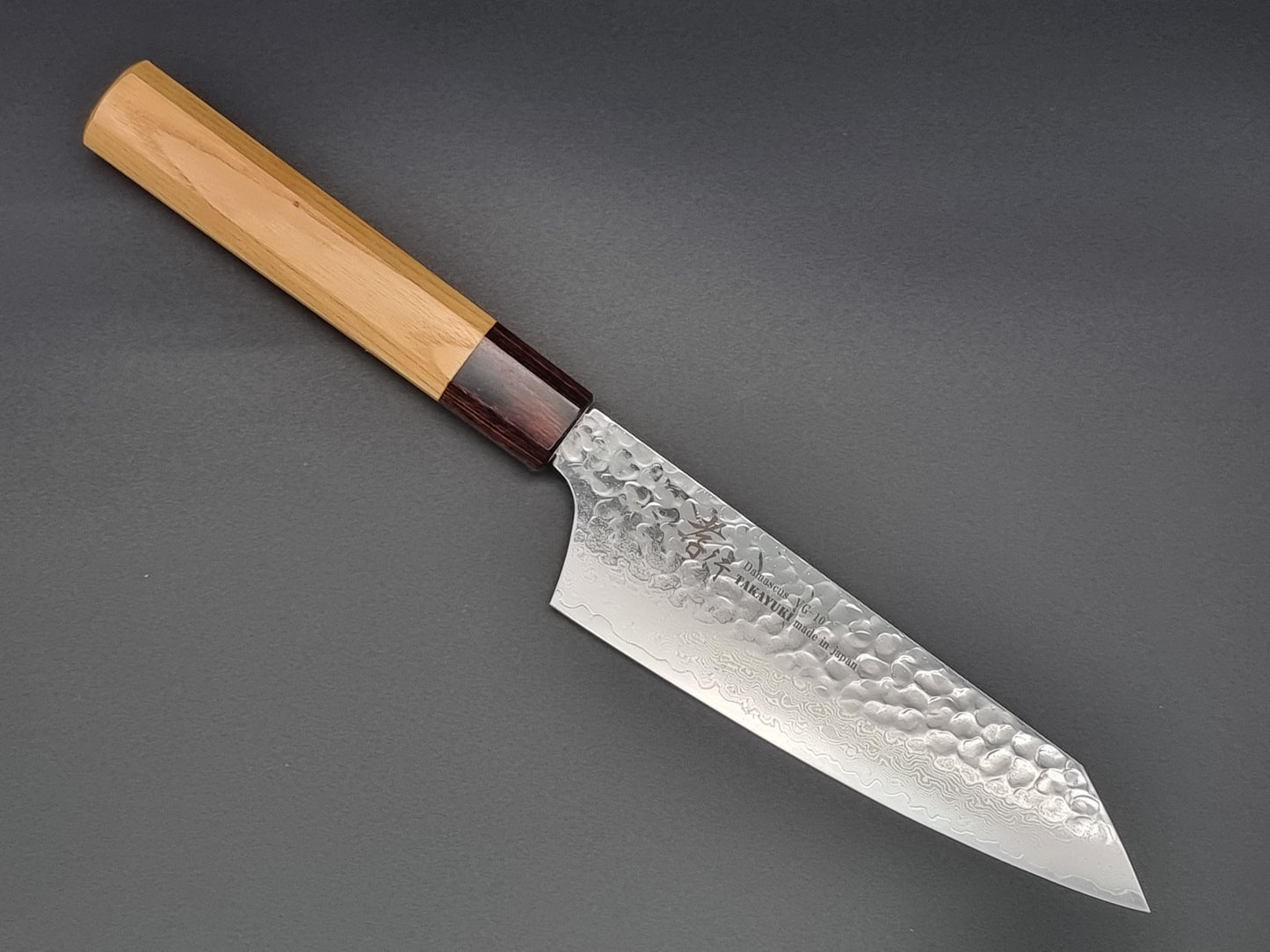 Sakai Takayuki VG10 33 Layer Hammered Damascus 160mm Kengata Santoku with American Cherry Handle - The Sharp Chef