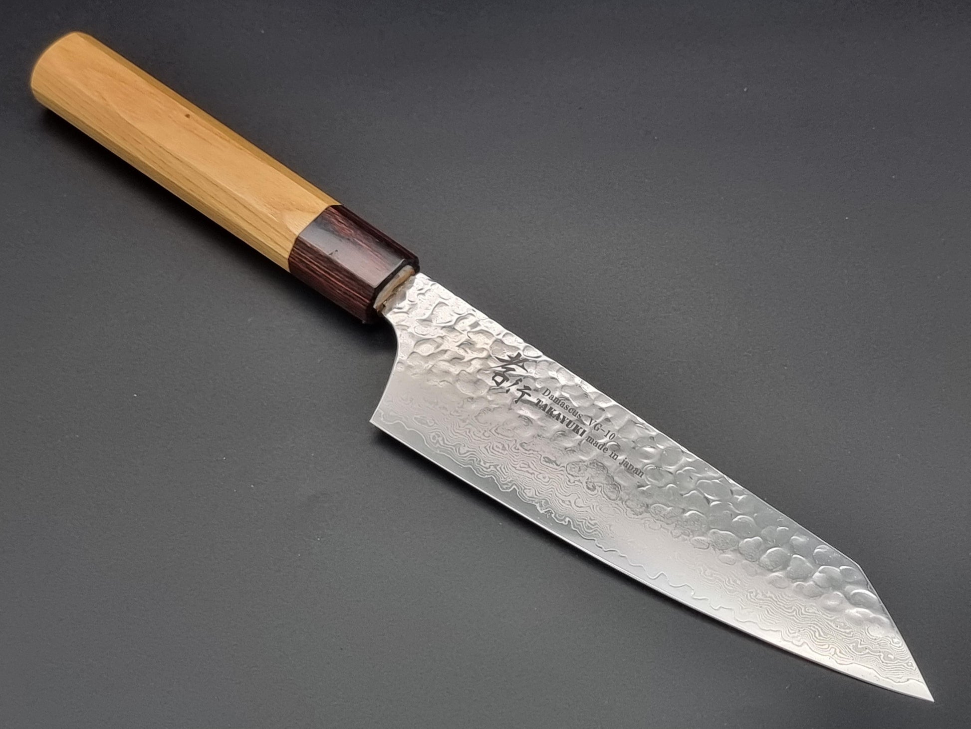 Sakai Takayuki VG10 33 Layer Hammered Damascus 160mm Kengata Santoku with American Cherry Handle - The Sharp Chef