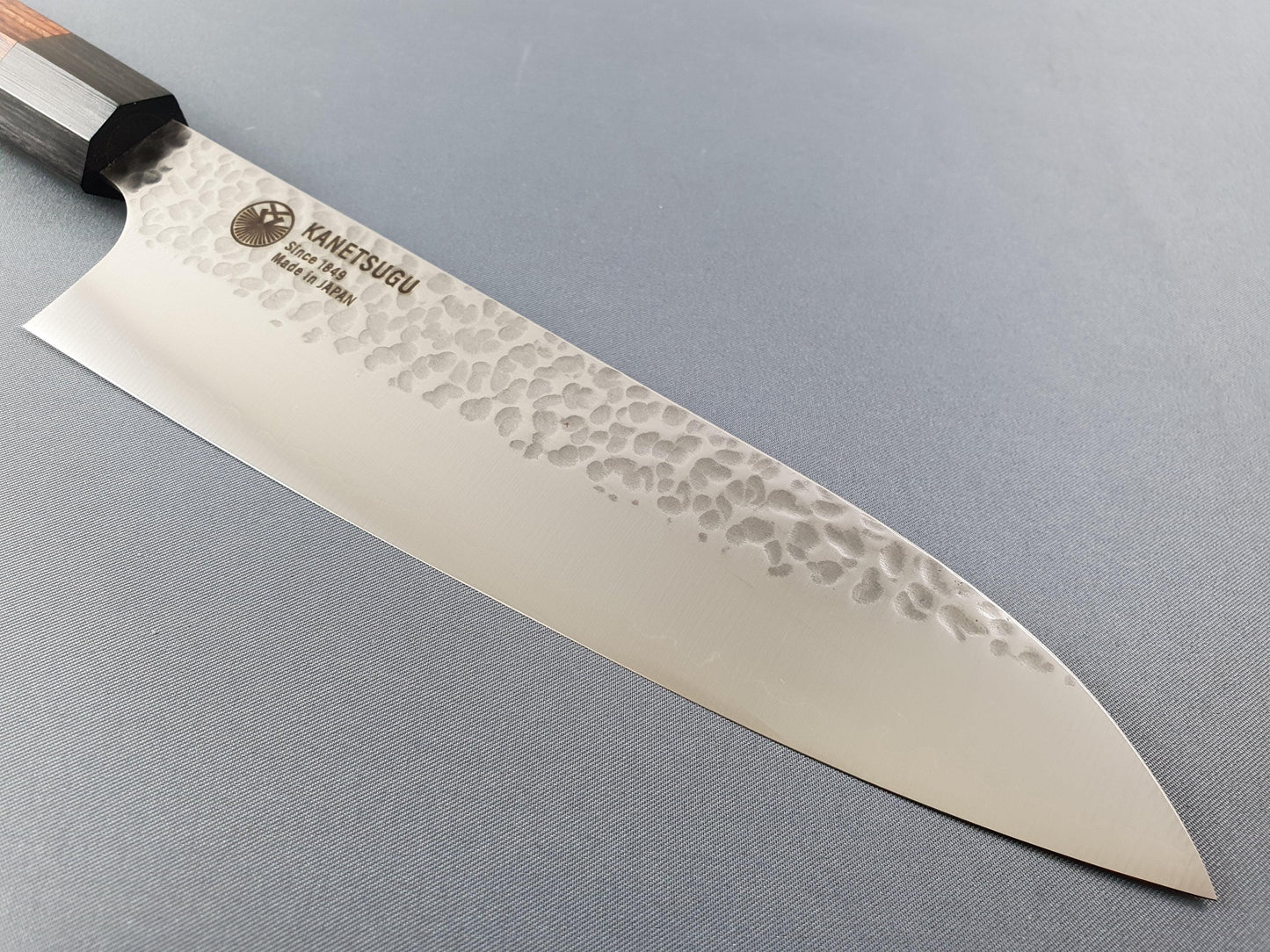 Seki Kanetsugu VG2 Hammered 170mm Santoku Knife - The Sharp Chef