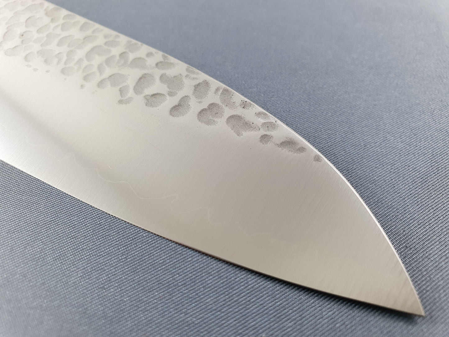 Seki Kanetsugu VG2 Hammered 170mm Santoku Knife - The Sharp Chef