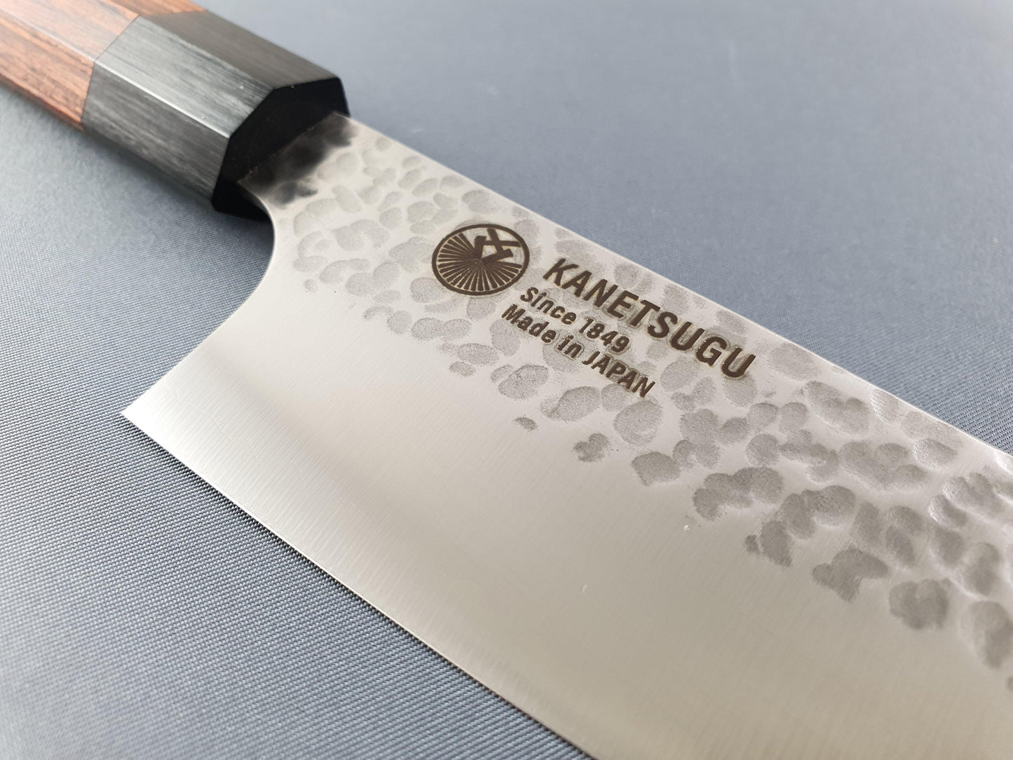 Seki Kanetsugu VG2 Hammered 170mm Santoku Knife - The Sharp Chef