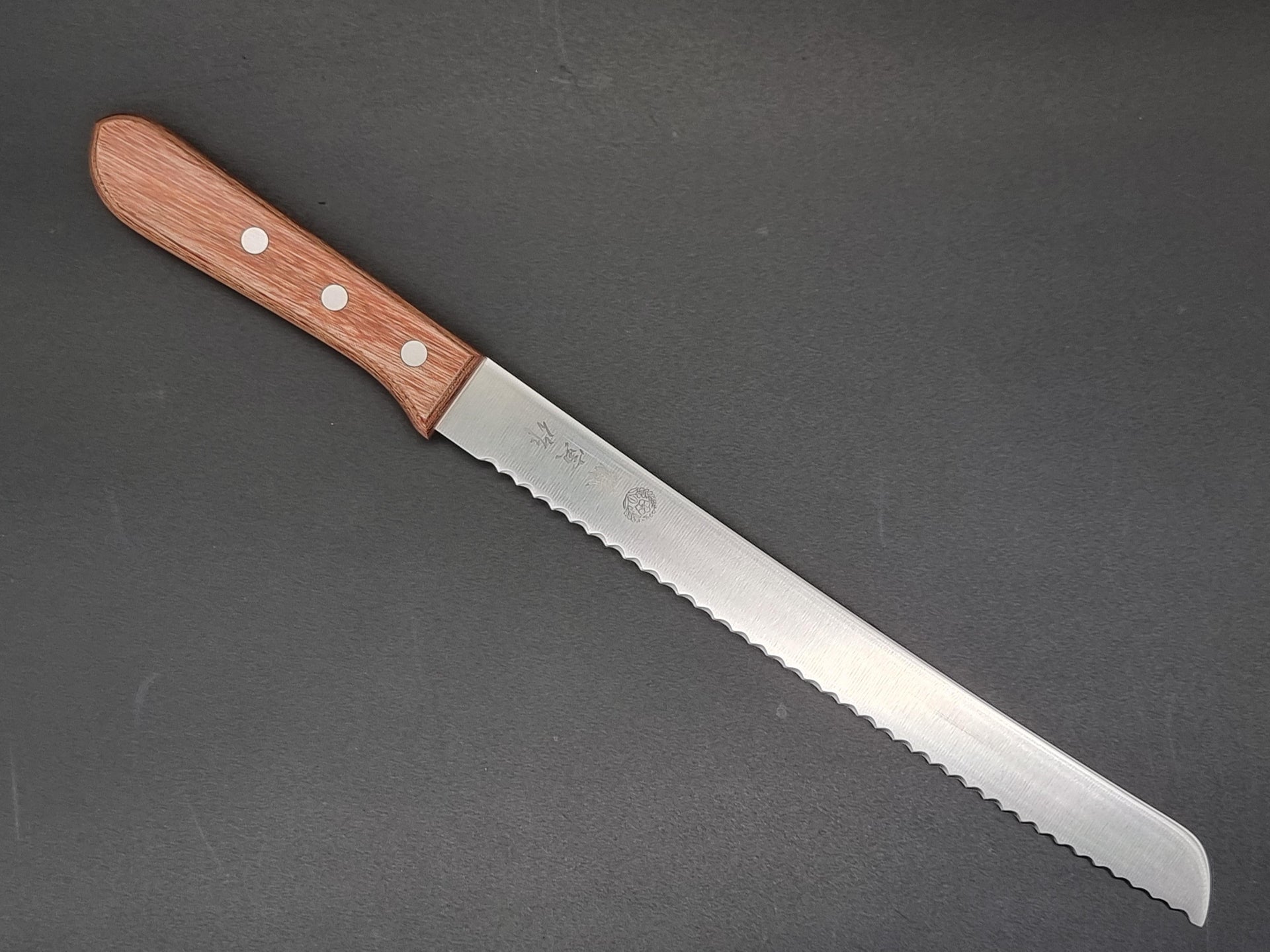 tojiro-240mm-bread-knife-the-sharp-chef-1.jpg